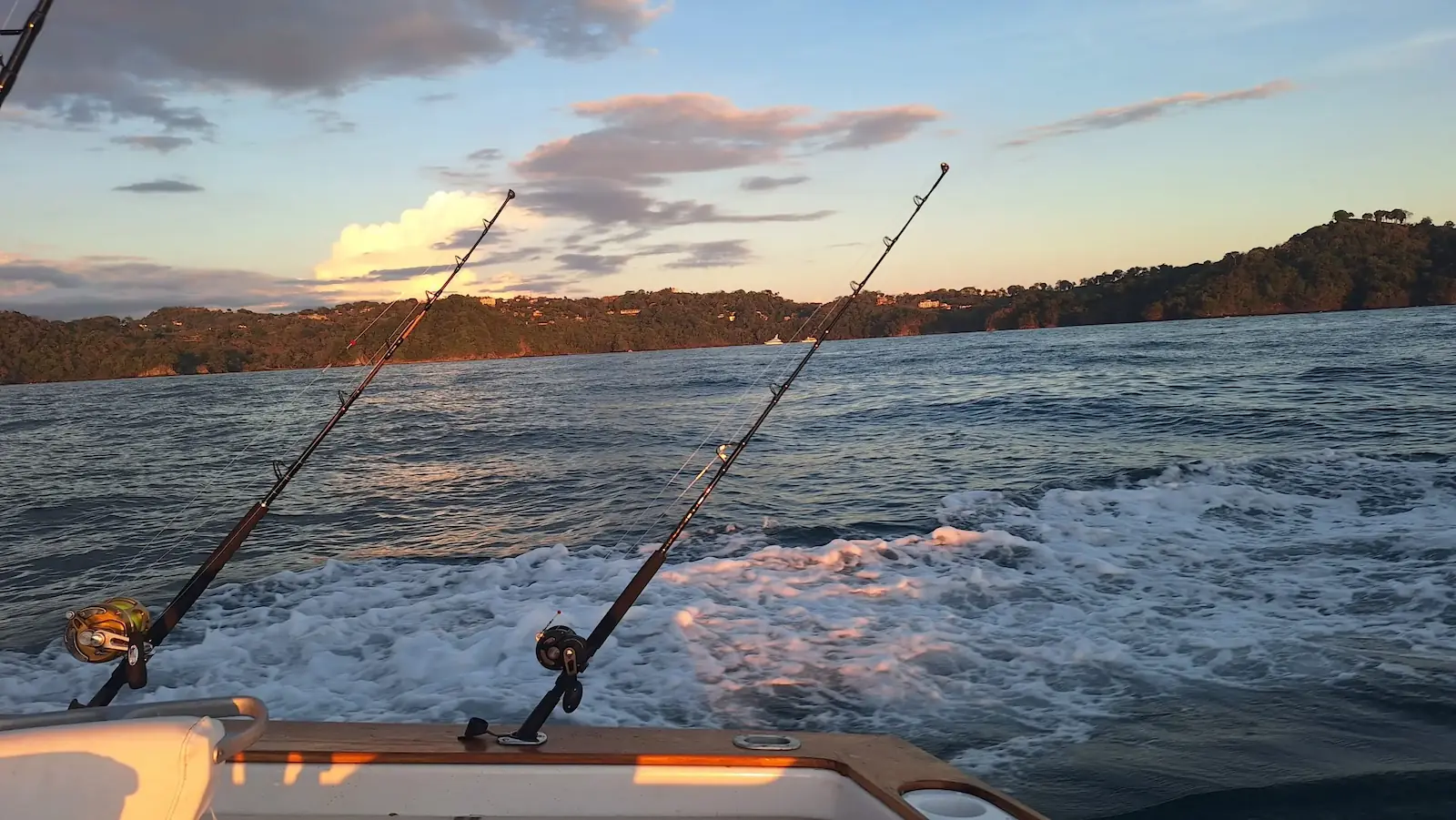 3/4-day inshore fishing charter near the rocky points of Quepos, Costa Rica